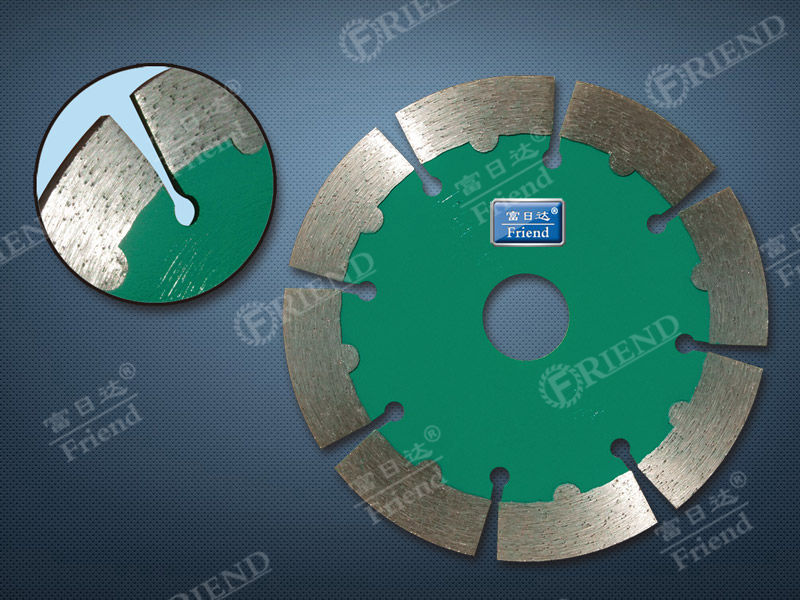 墻槽114加高護齒片